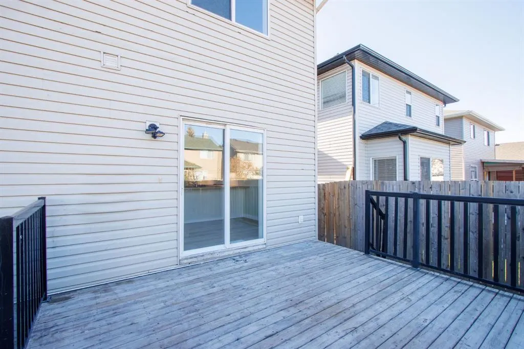 40 Chapalina Crescent SE