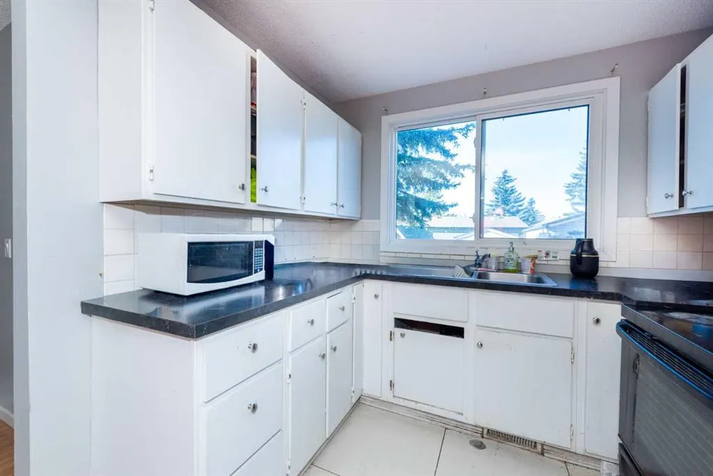 17 Castleridge Way NE