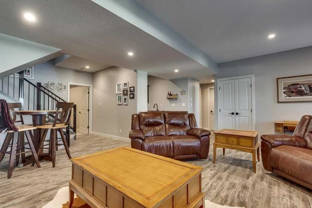 5 Leonard Close