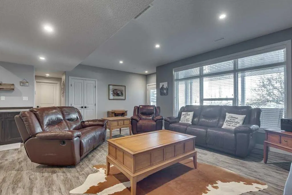 5 Leonard Close