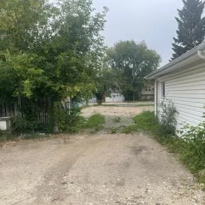 5827 60 Street