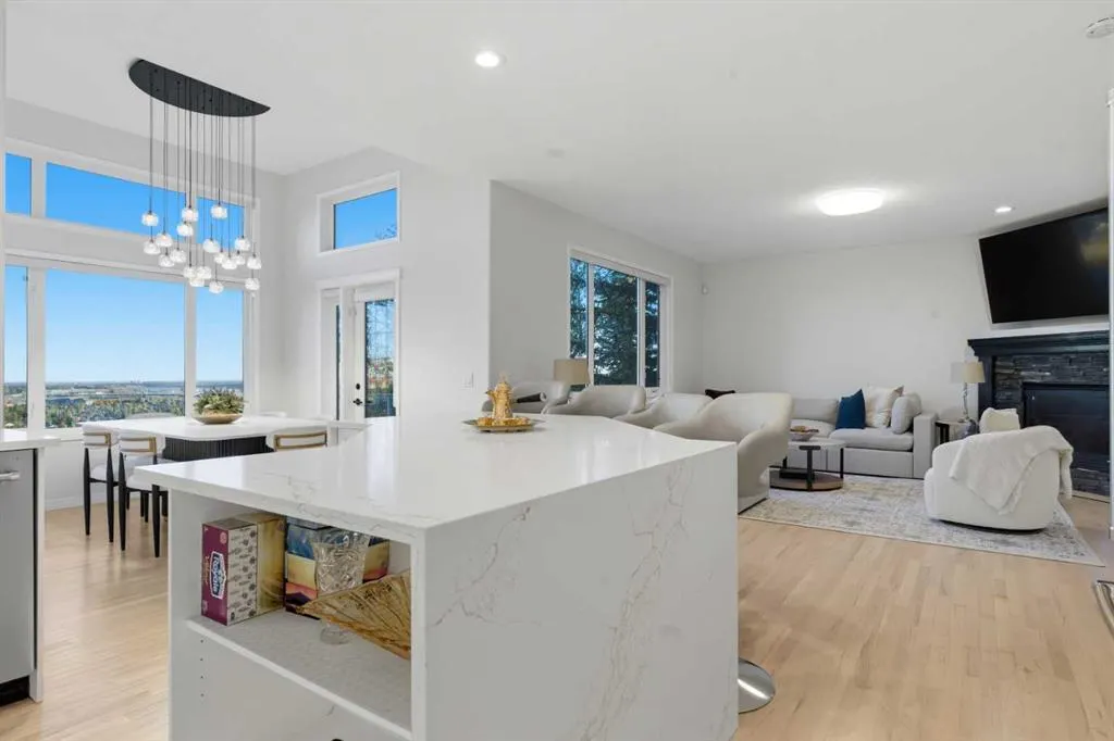 146 Springbluff Heights SW