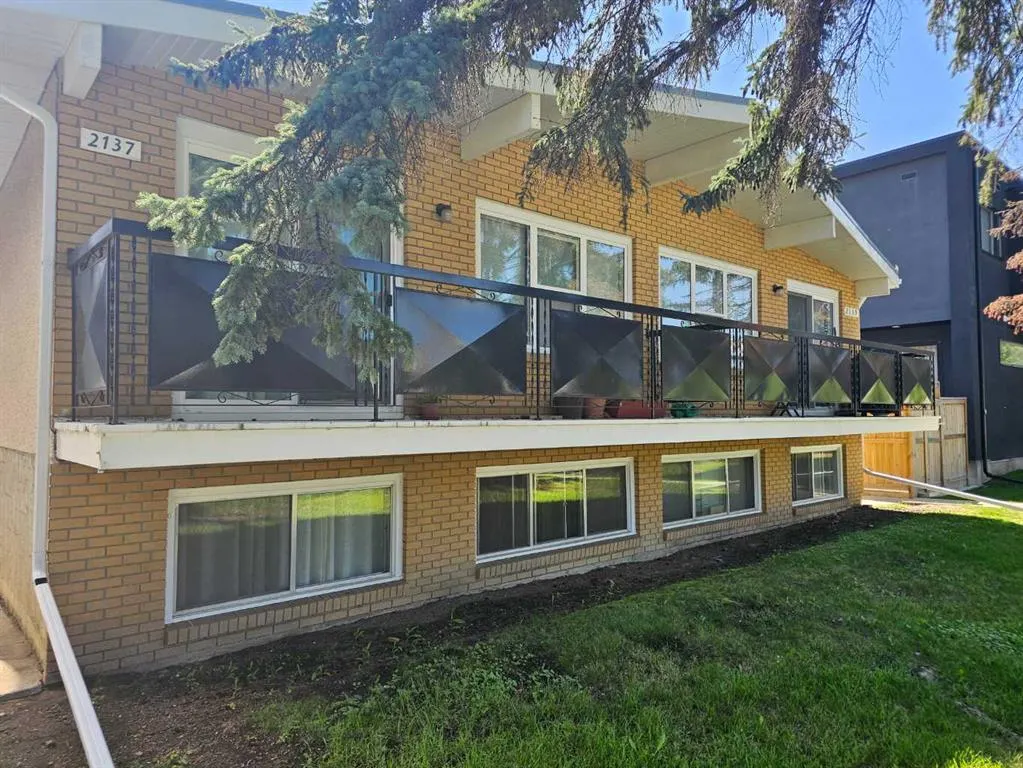 2137 / 2139 53 Avenue SW