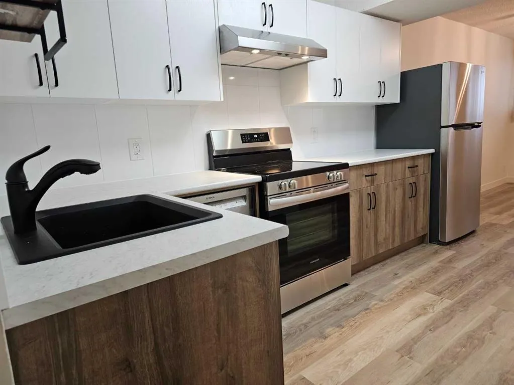 2137 / 2139 53 Avenue SW