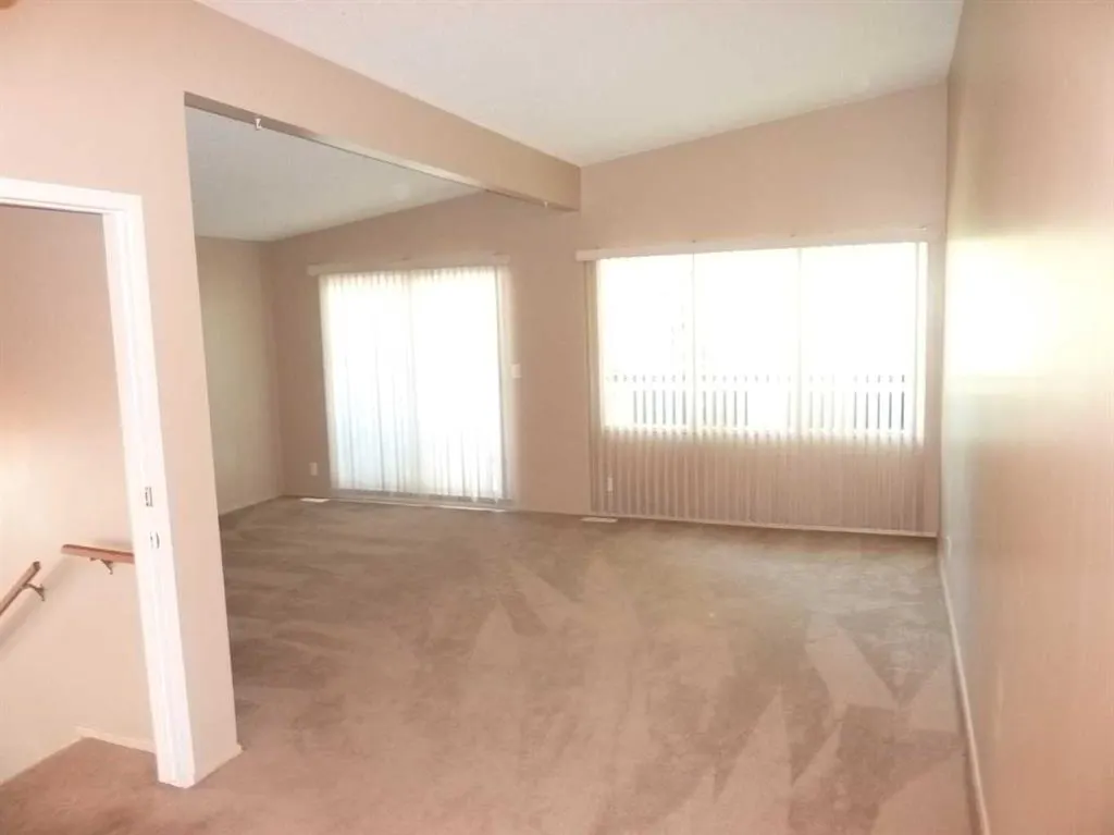 2137 / 2139 53 Avenue SW