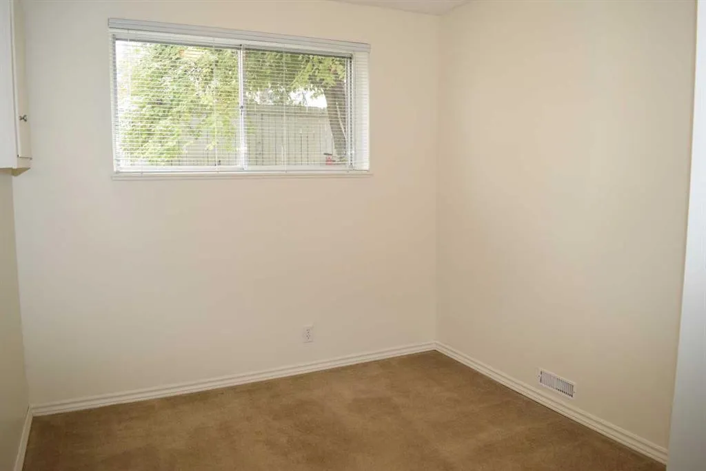 2137 / 2139 53 Avenue SW