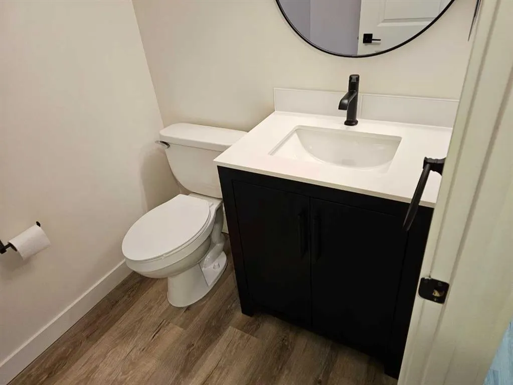 2137 / 2139 53 Avenue SW