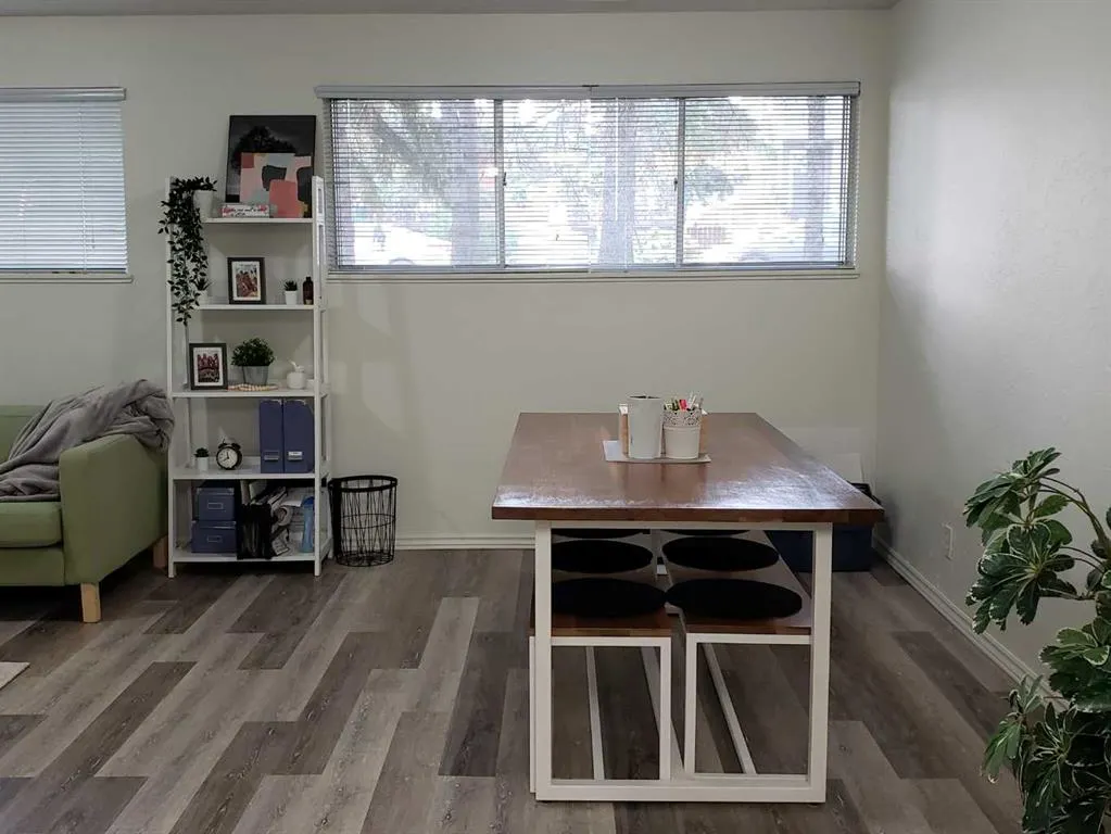 2137 / 2139 53 Avenue SW