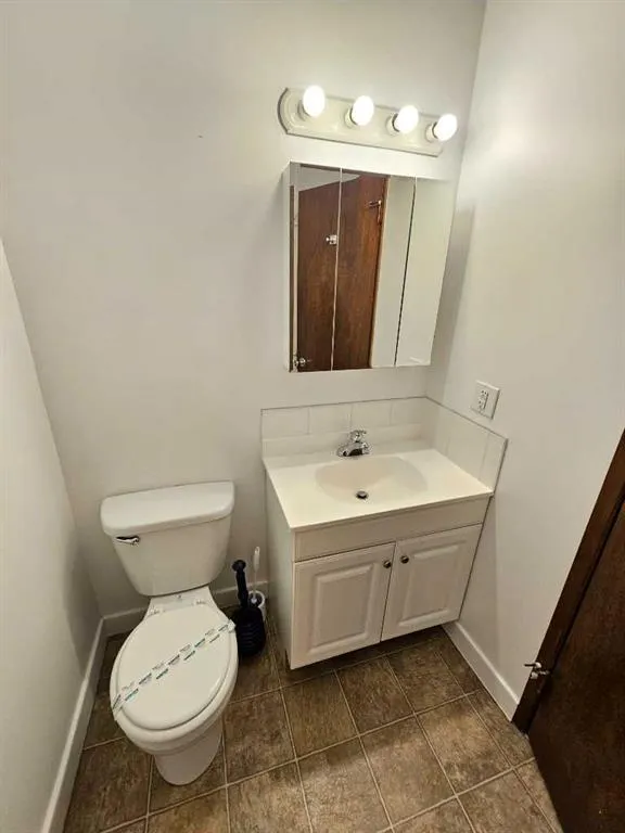 2137 / 2139 53 Avenue SW