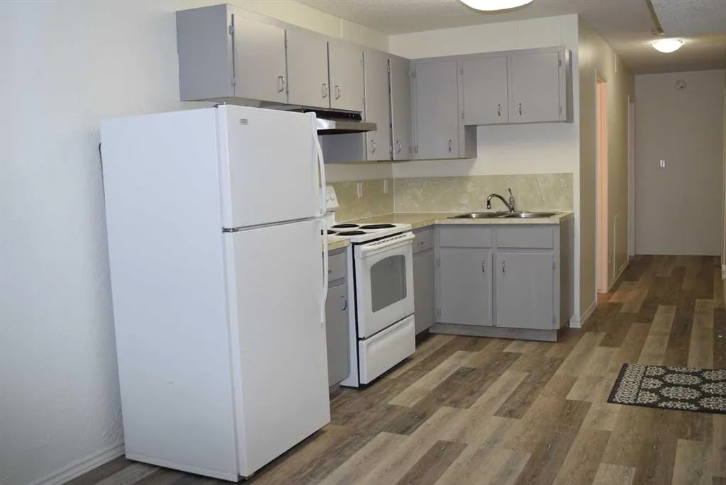 2137 / 2139 53 Avenue SW