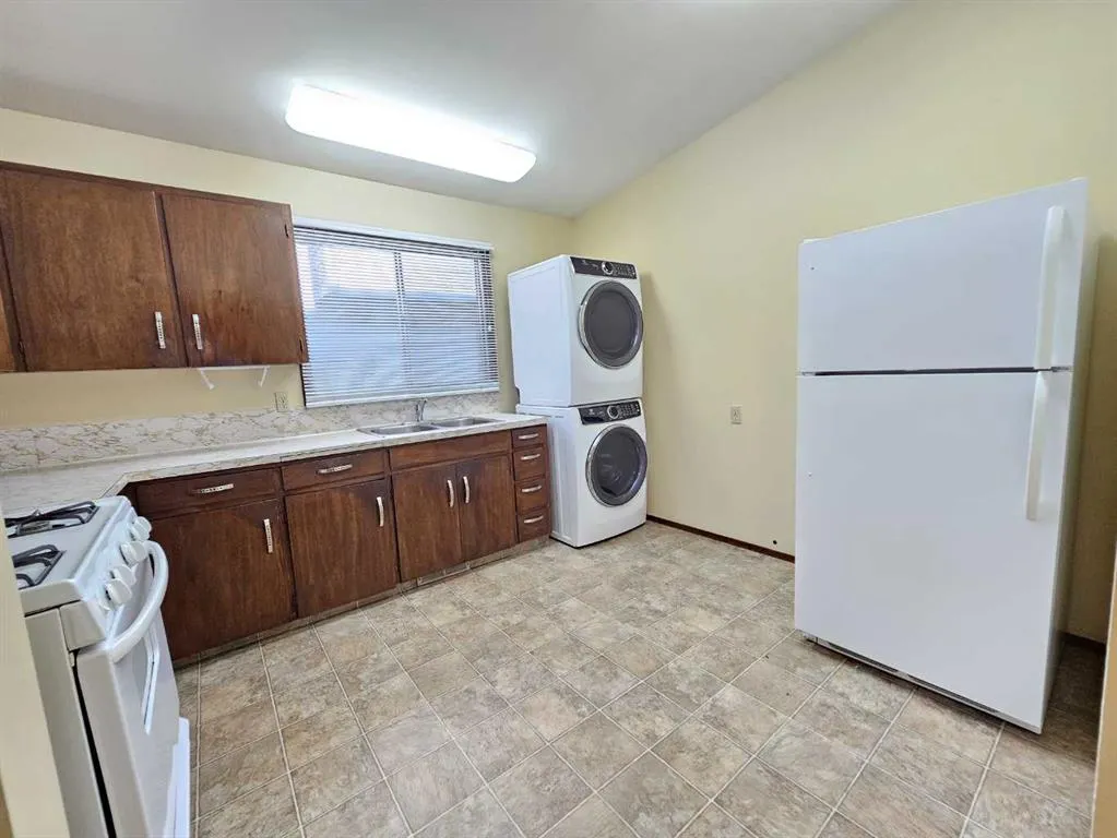 2137 / 2139 53 Avenue SW