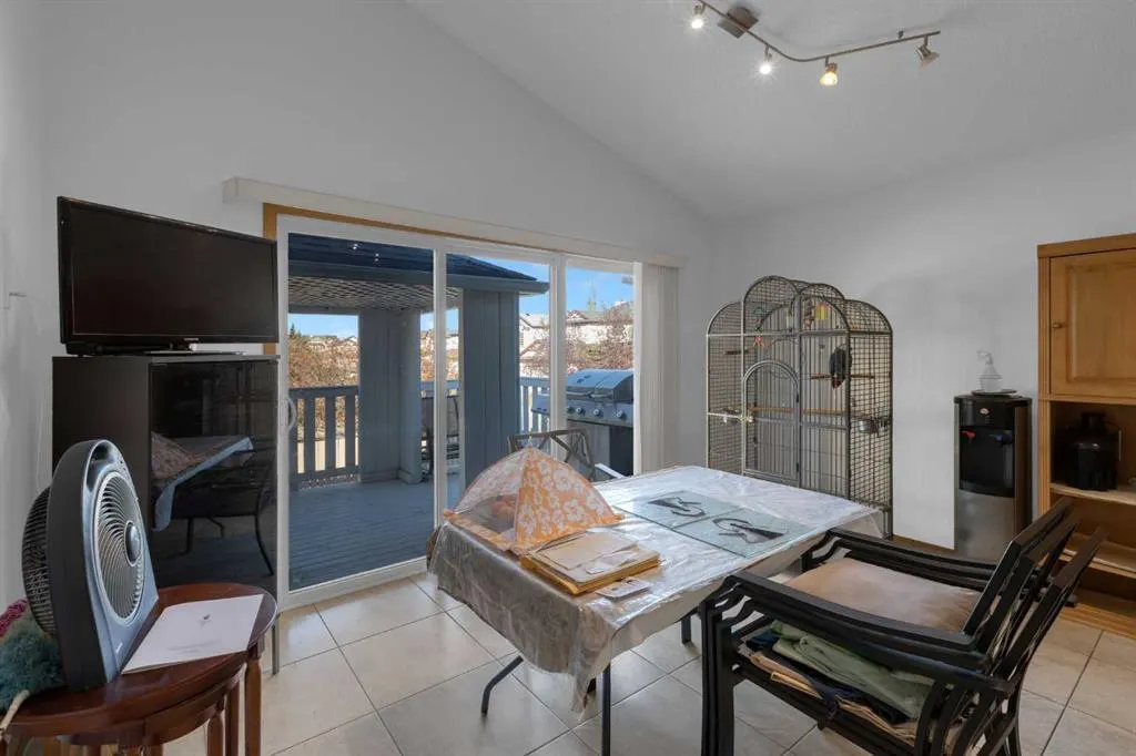 255 Panamount Lane NW