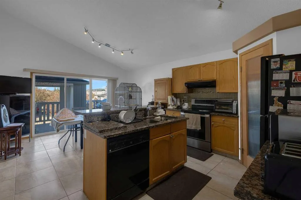 255 Panamount Lane NW