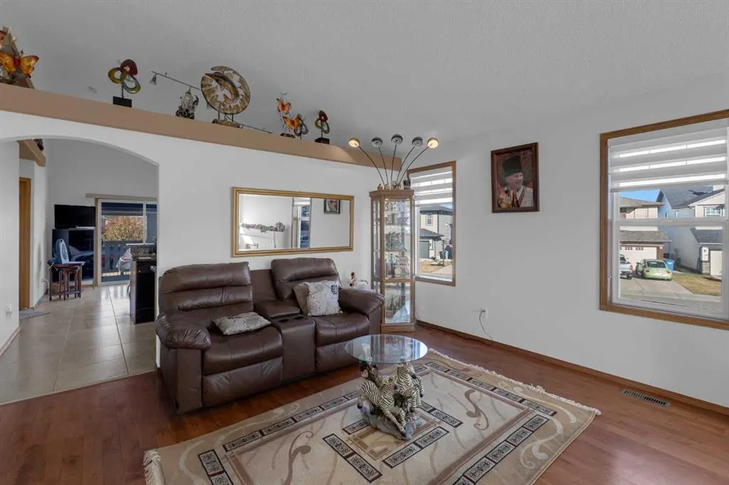 255 Panamount Lane NW