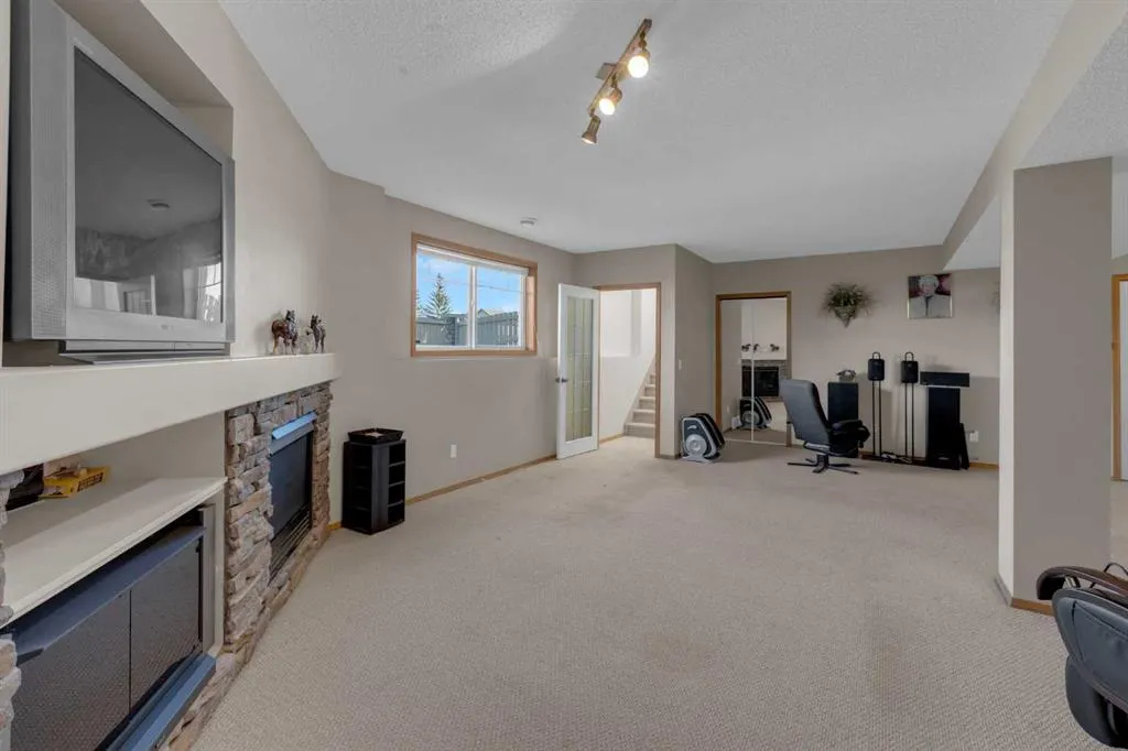 255 Panamount Lane NW