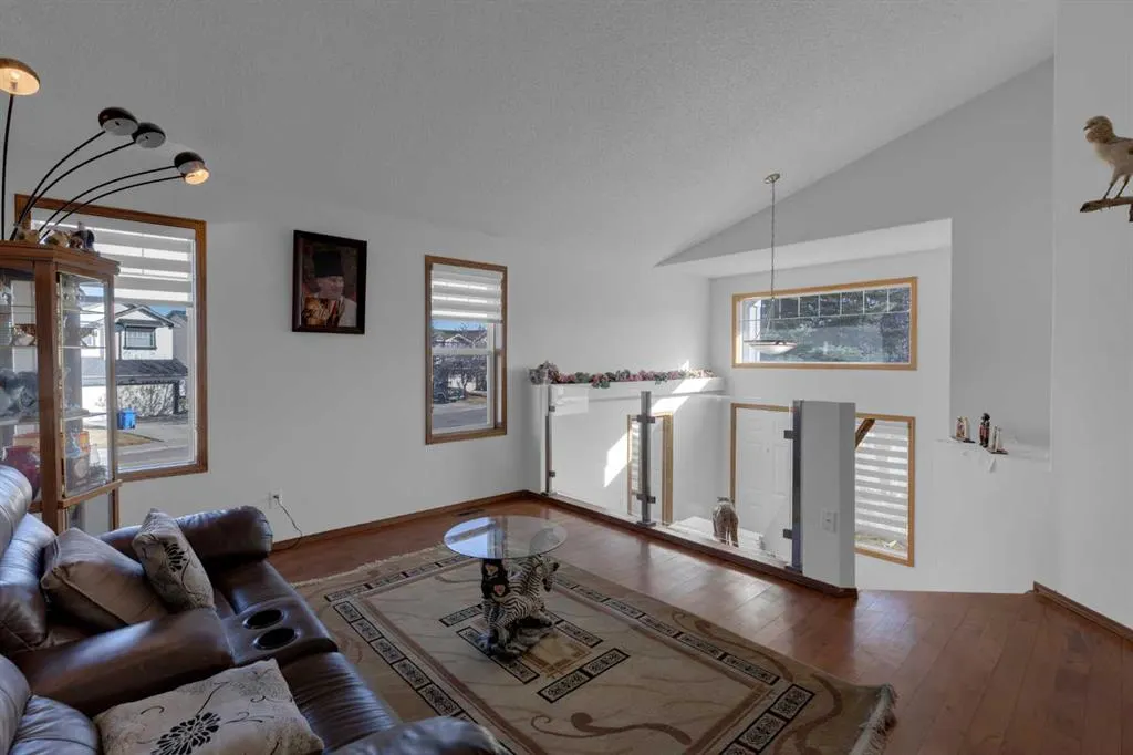 255 Panamount Lane NW