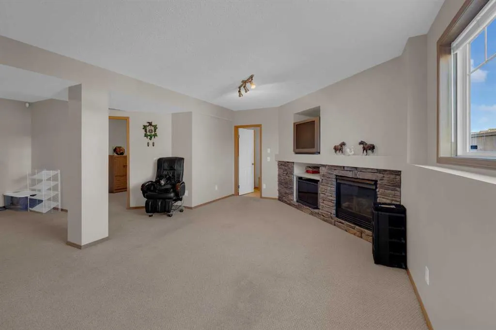 255 Panamount Lane NW