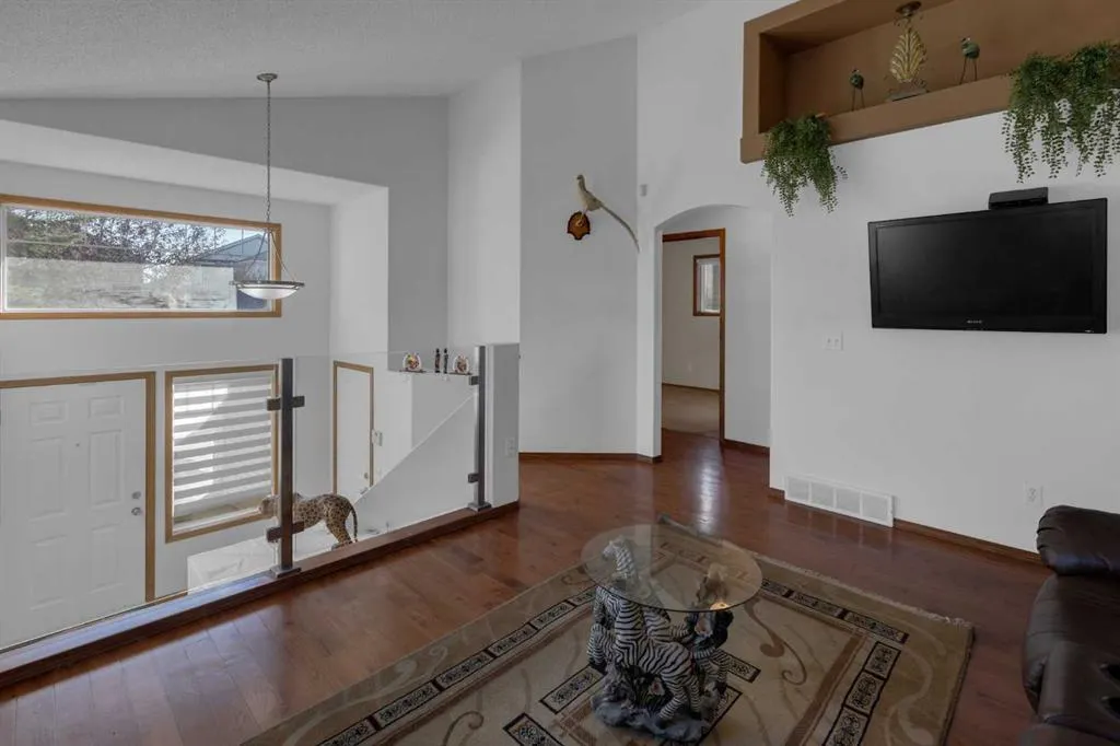 255 Panamount Lane NW