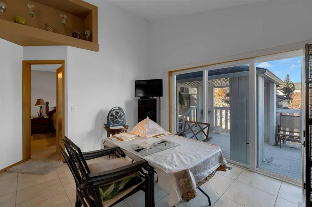 255 Panamount Lane NW