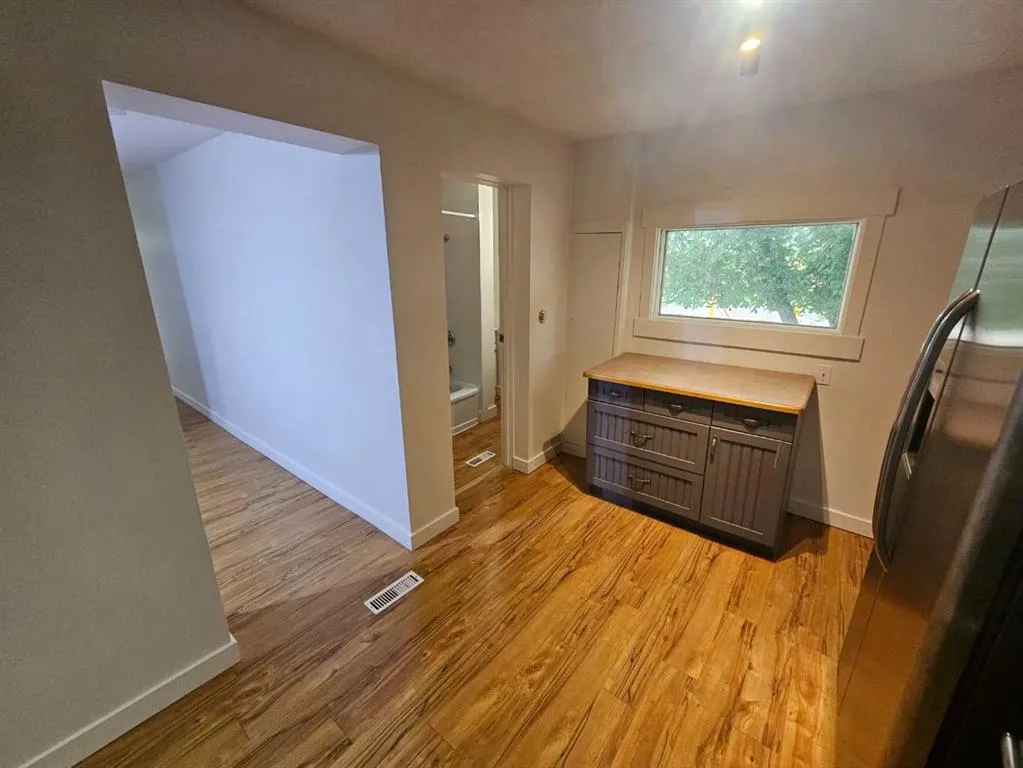 101 3 Avenue W