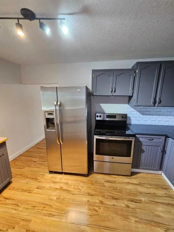 101 3 Avenue W