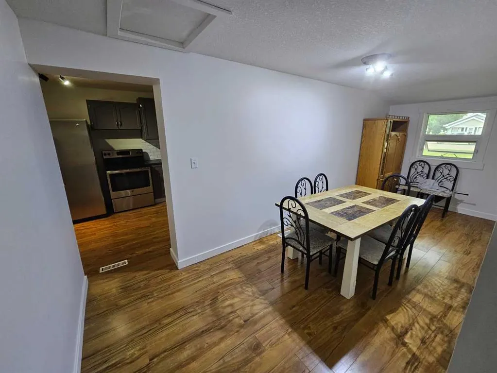 101 3 Avenue W