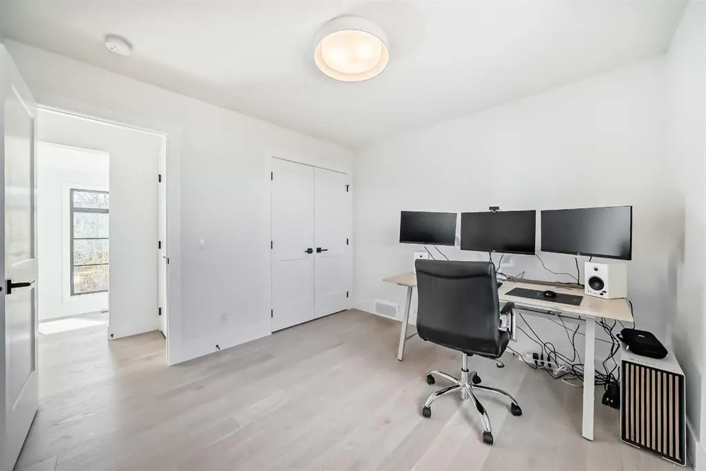 26 Treeline Common SW