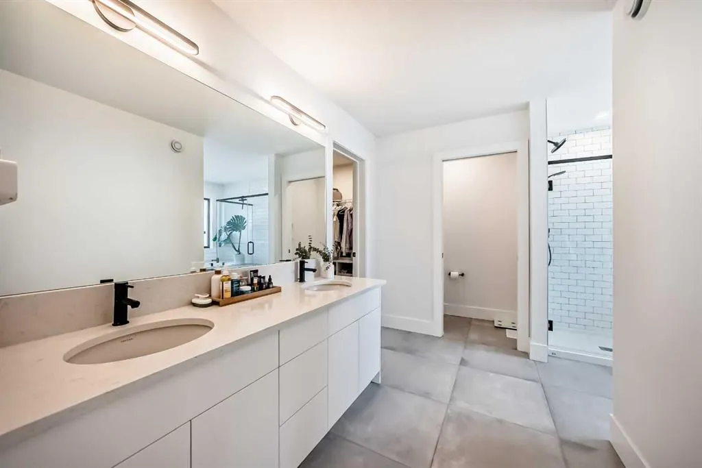 26 Treeline Common SW