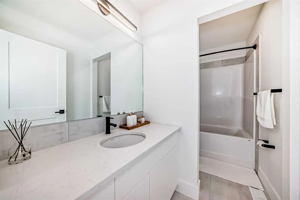 26 Treeline Common SW