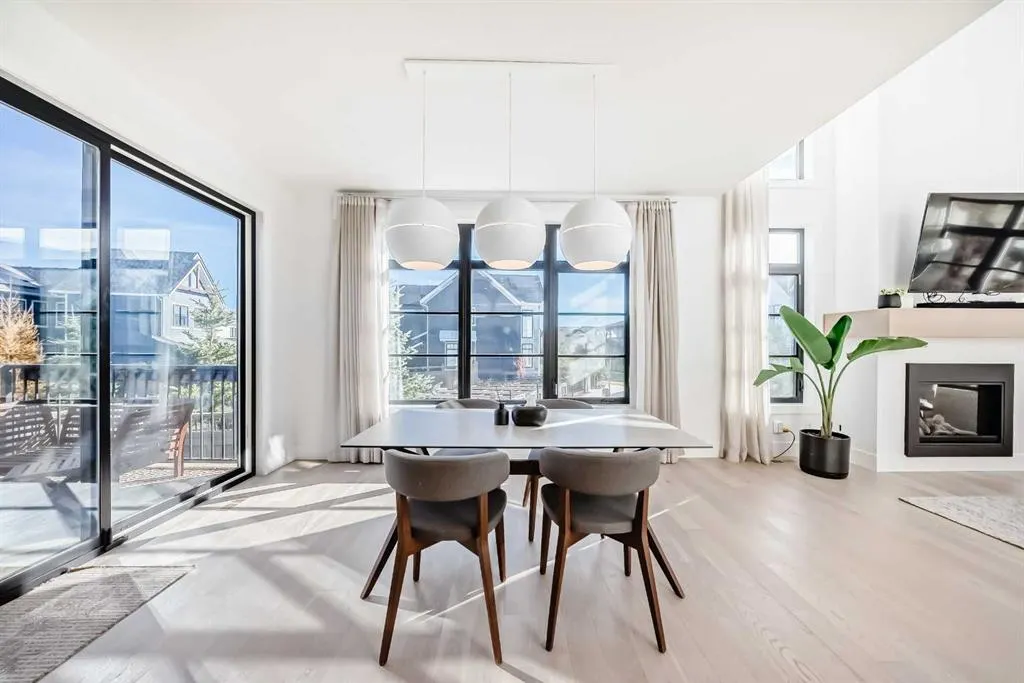 26 Treeline Common SW