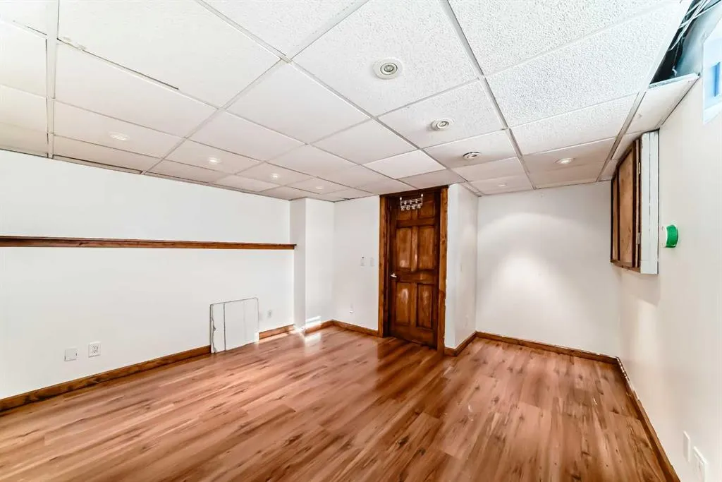 323 Appleglen Place SE