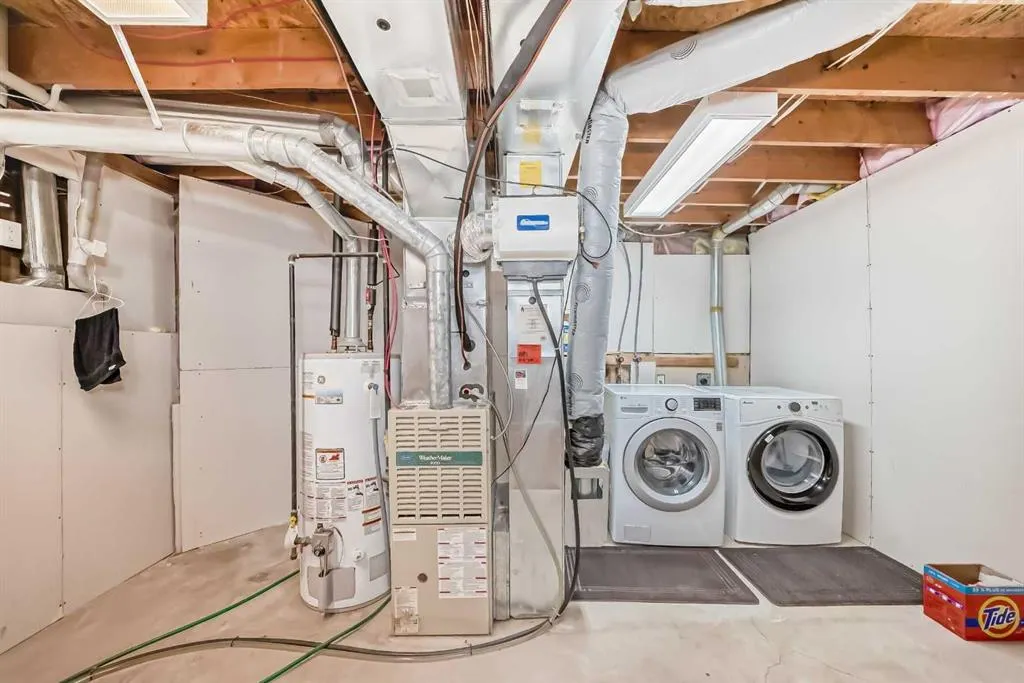 323 Appleglen Place SE