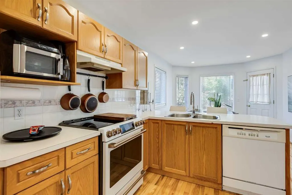 319 Douglas Glen Boulevard SE