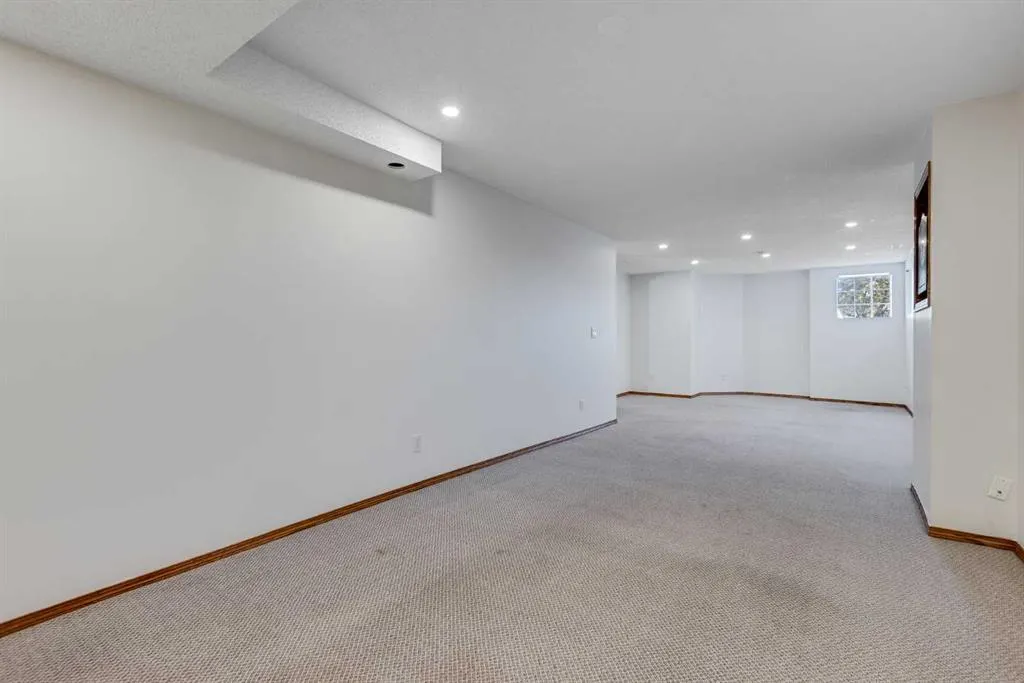 319 Douglas Glen Boulevard SE