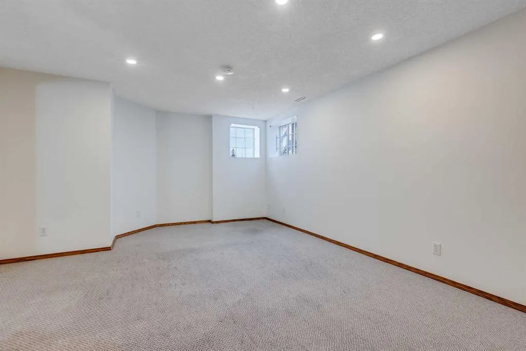 319 Douglas Glen Boulevard SE