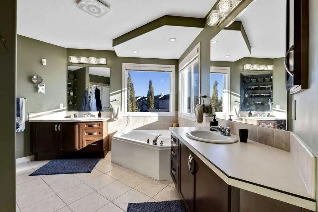 30 Drake Landing Road