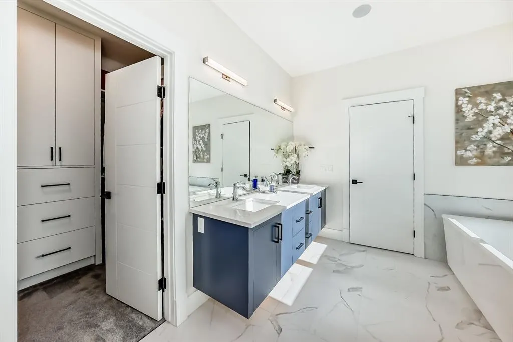 76 ROCK LAKE View NW