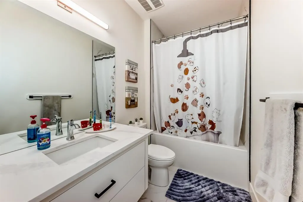 76 ROCK LAKE View NW