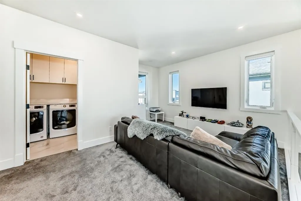 76 ROCK LAKE View NW