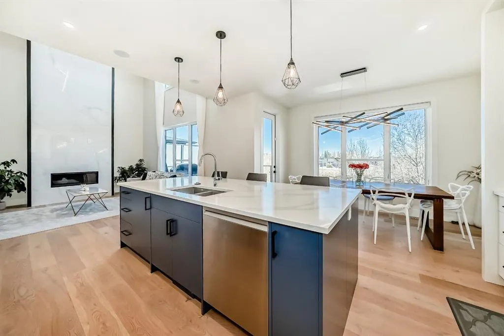 76 ROCK LAKE View NW