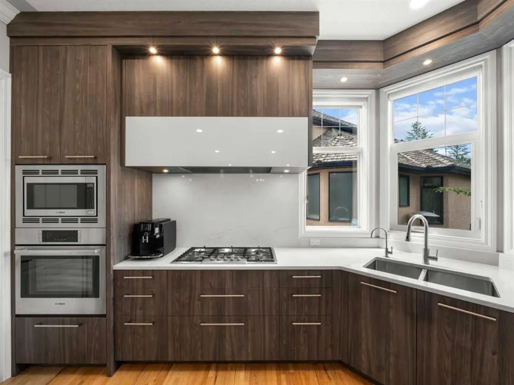 210 Evergreen Mews SW