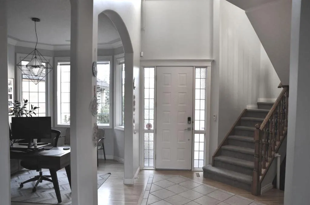 210 Evergreen Mews SW