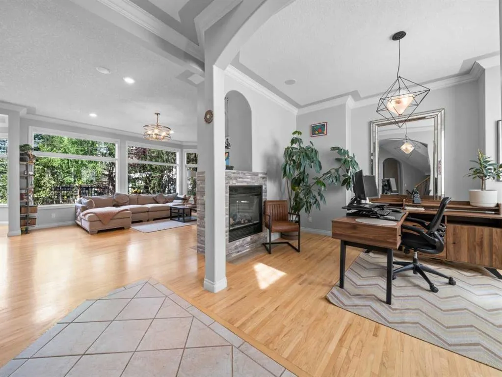 210 Evergreen Mews SW