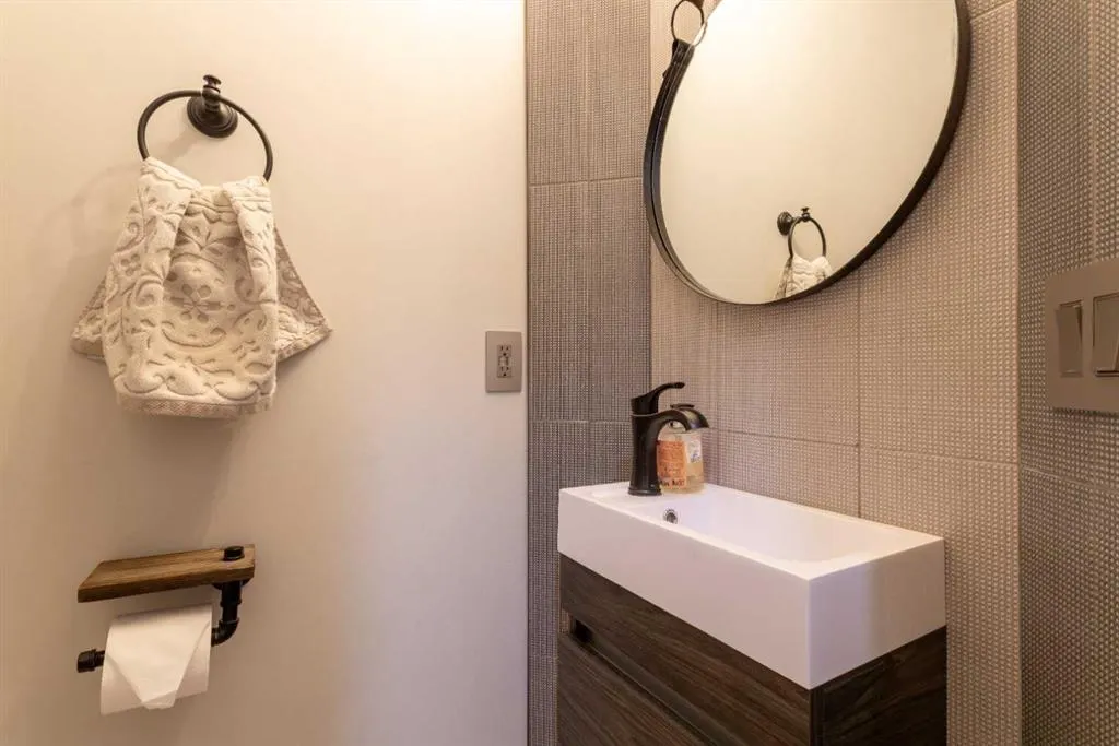 210 Evergreen Mews SW