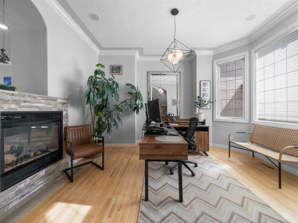 210 Evergreen Mews SW