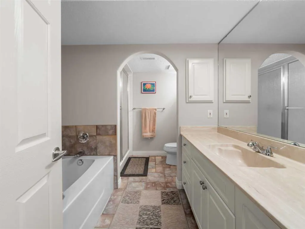 210 Evergreen Mews SW