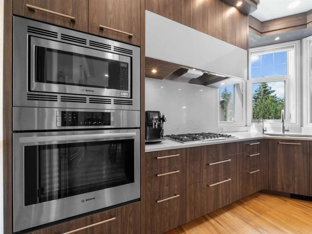 210 Evergreen Mews SW