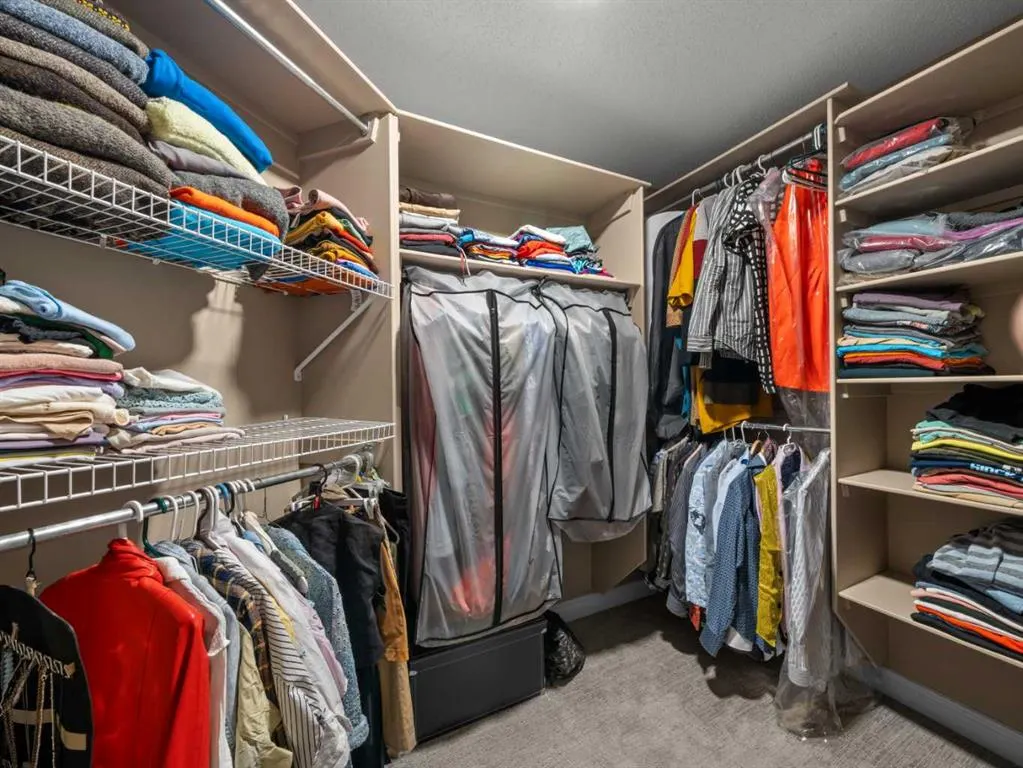 210 Evergreen Mews SW