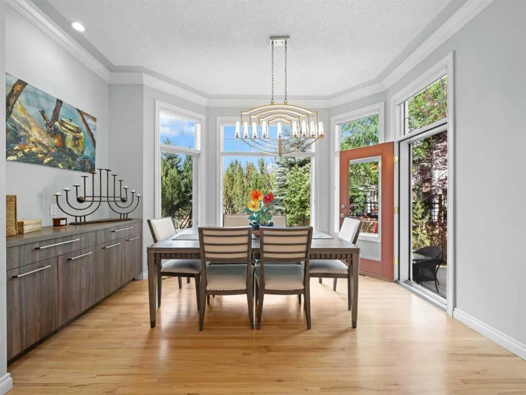 210 Evergreen Mews SW