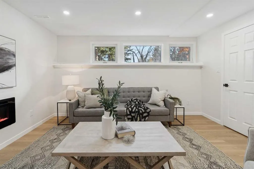 9607 Oakhill Drive SW